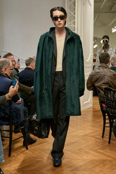 Look 15